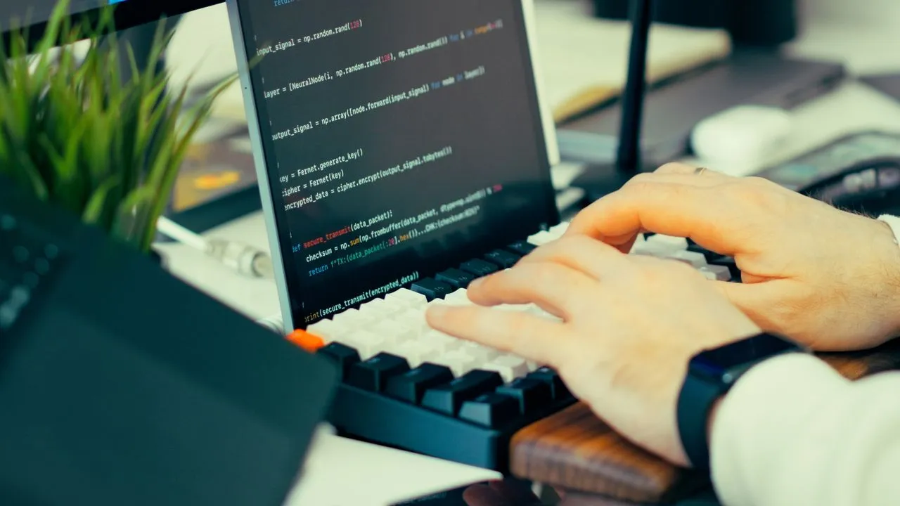 Superpowers vs DevFlux: chọn plugin Claude Code nào?