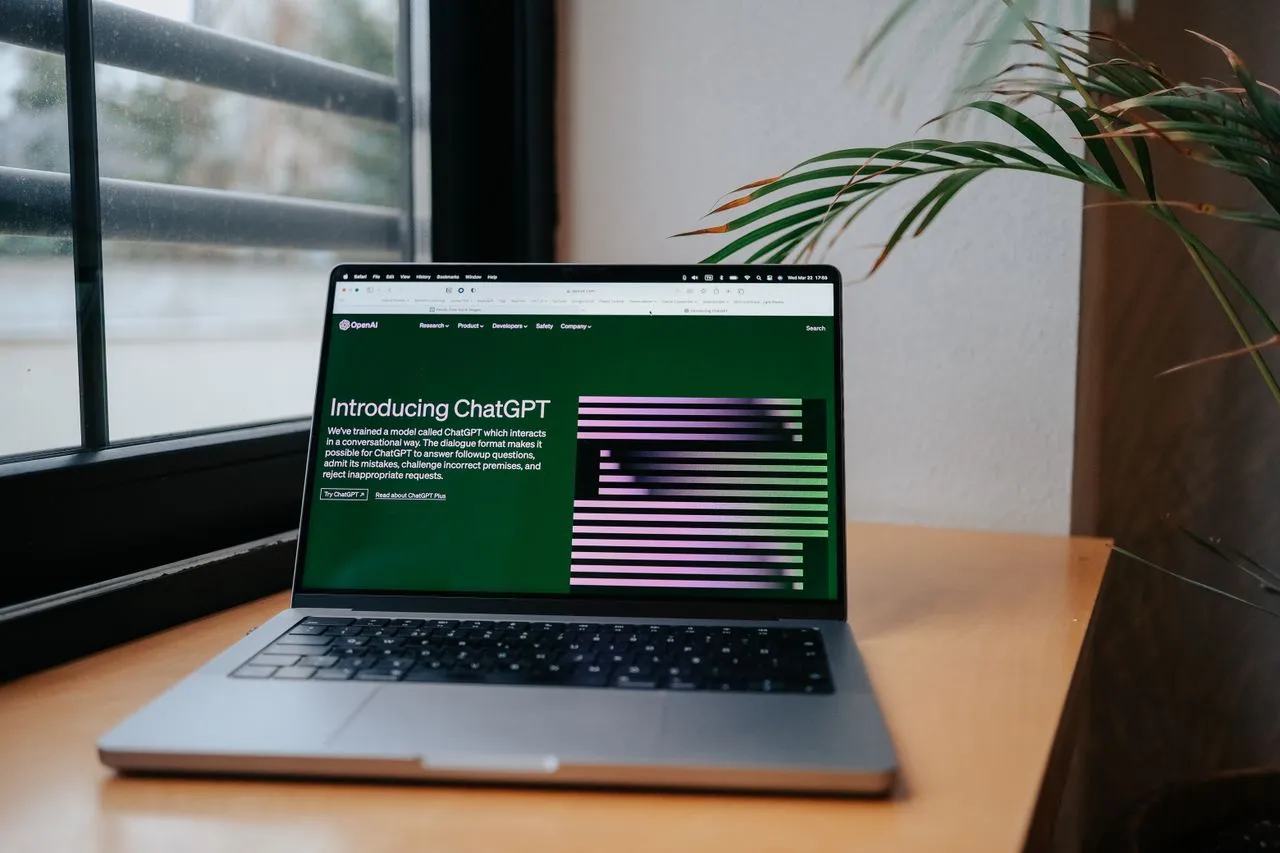 POCKET-35B: chạy LLM 35B trên laptop không cần GPU rời