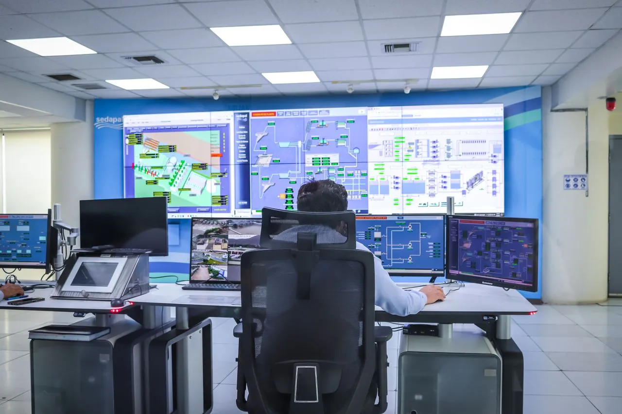 Your Agent Dashboard Is Green and the Answer Is Wrong