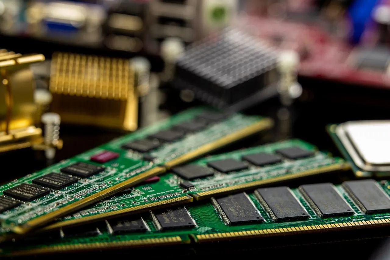 128k context trên desktop là ảo tưởng: KV cache ăn hết RAM
