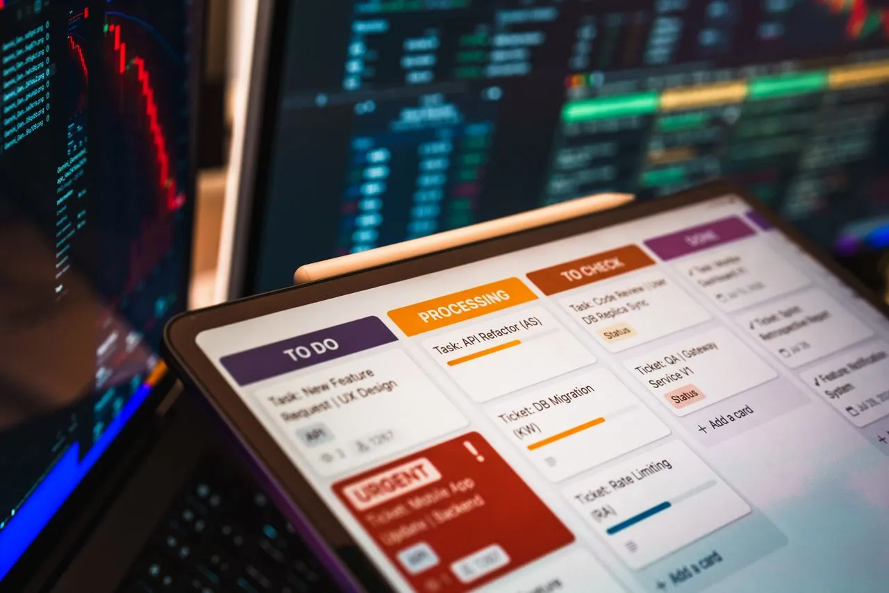 Claude Code hết usage nhanh: đọc /usage và chặn 8 nguồn rò token