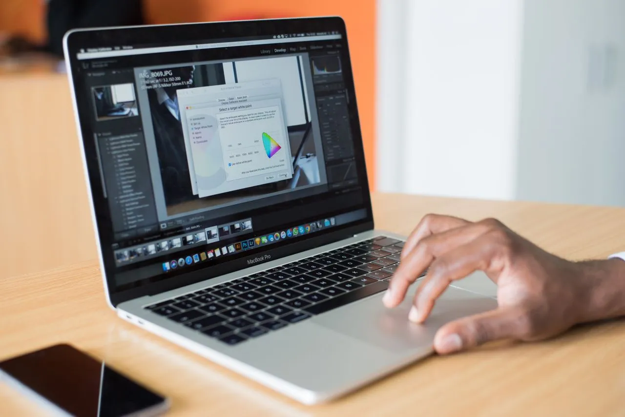 Apple Puts an AI Assistant and MCP Into Pages and Keynote