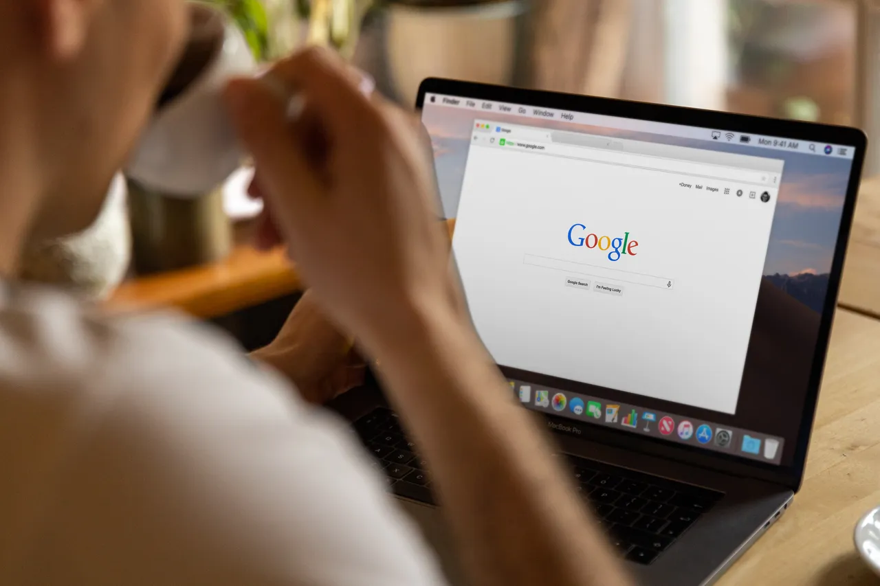 ChatGPT's Chrome Extension Can Now Read Your Open Tabs